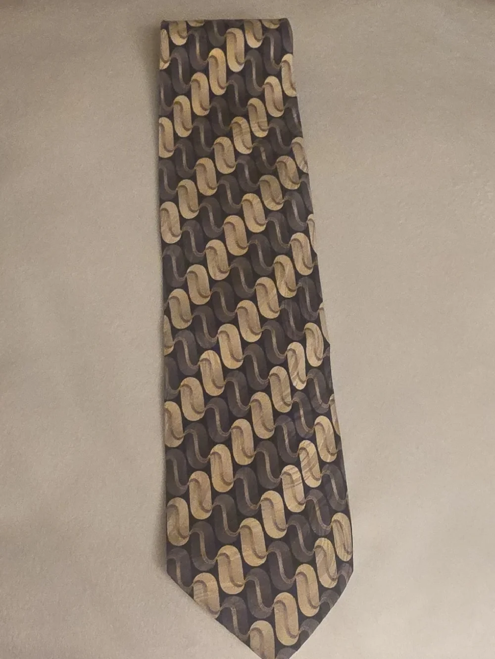 Di MoGGio Silk Hand Made Black and Gold Wave-Pattern Men's Tie 4 Inches Wide